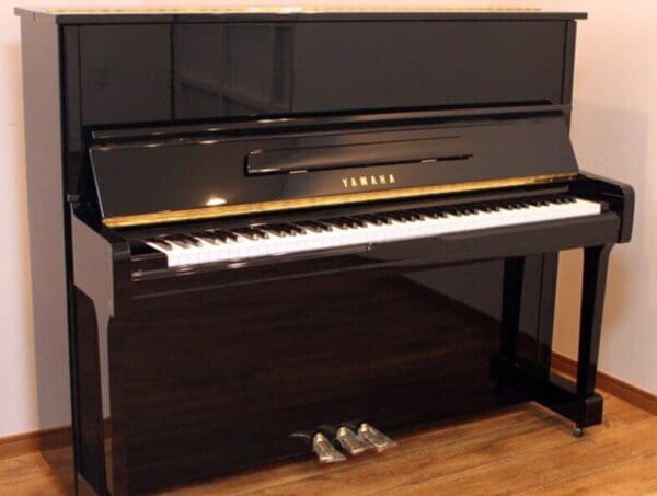 Yamaha U100