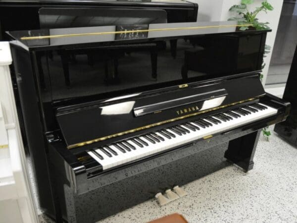 Yamaha U2