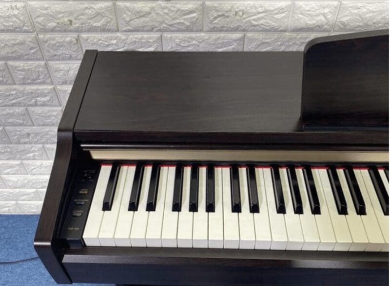 Yamaha YDP 123 (1)