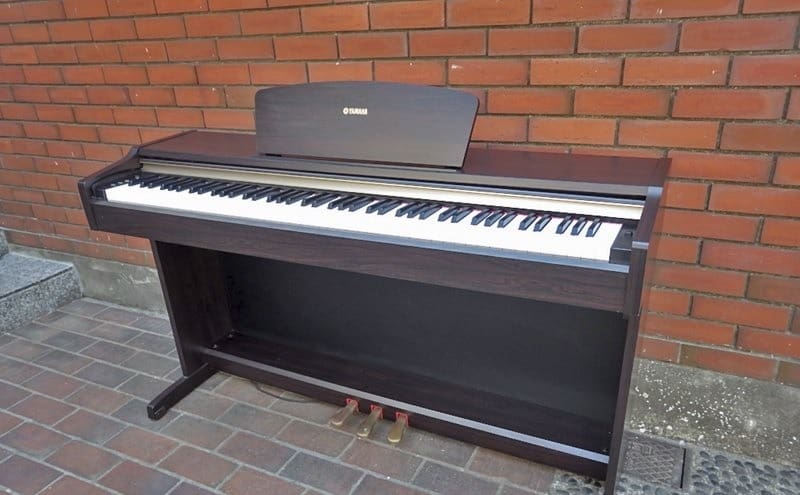 Yamaha YDP 123 Yamaha YDP 123